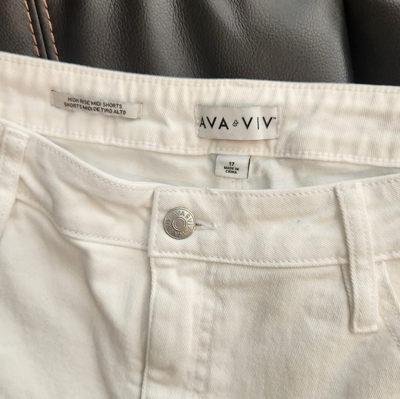 Ava & Viv White High Rise Slim Fit Midi Shorts - Picture 2 of 3